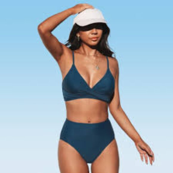 Cupshe Other - NWT: Cupshe Twist Front Bikini Top Sz Large